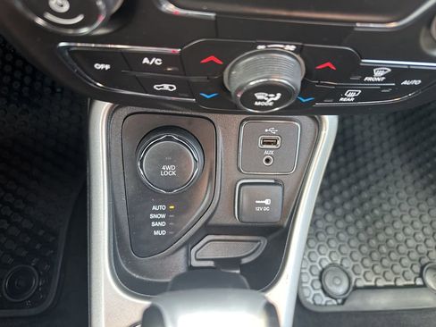 Used 2018 Jeep Compass Latitude w/ Popular Equipment Group image 5