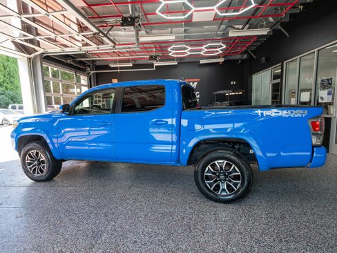 Used 2021 Toyota Tacoma TRD Sport AWD/4WD image 2