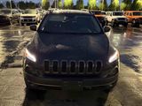 Used 2017 Jeep Cherokee Trailhawk image 3