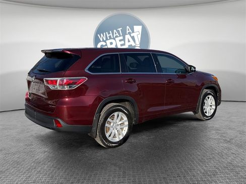 Used 2015 Toyota Highlander LE image 3