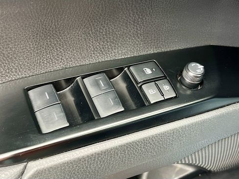 Used 2025 Toyota Camry XLE FWD image 17