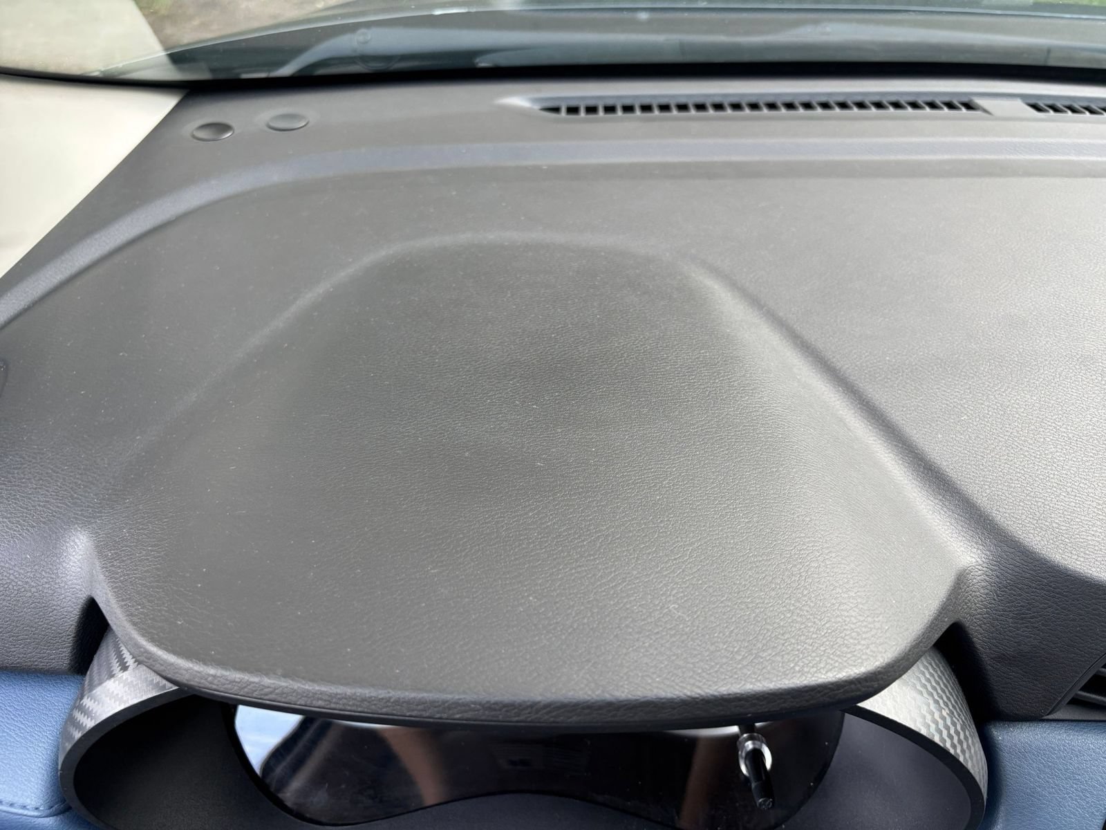 Used 2025 Nissan Versa SV FWD image 31