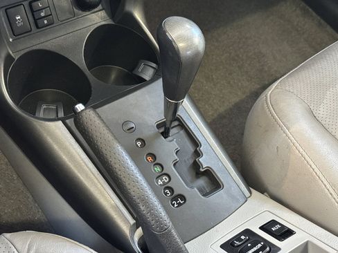 Used 2011 Toyota RAV4 Limited AWD/4WD image 25