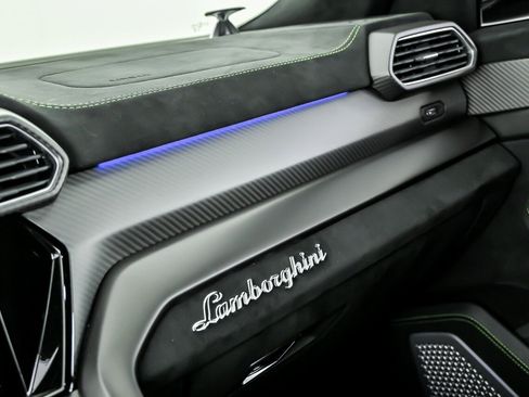 Used 2024 Lamborghini Urus Performante AWD/4WD image 41