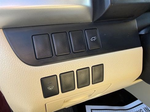Used 2014 Toyota Highlander XLE AWD/4WD image 12