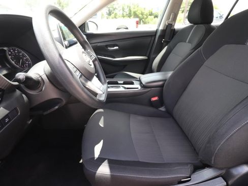 Used 2024 Nissan Sentra SV FWD image 2