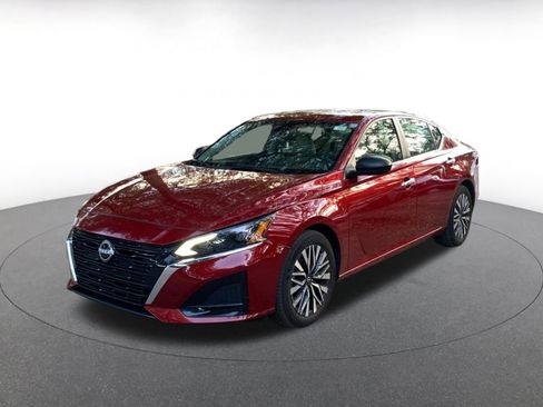 Used 2025 Nissan Altima 2.5 SV image 3