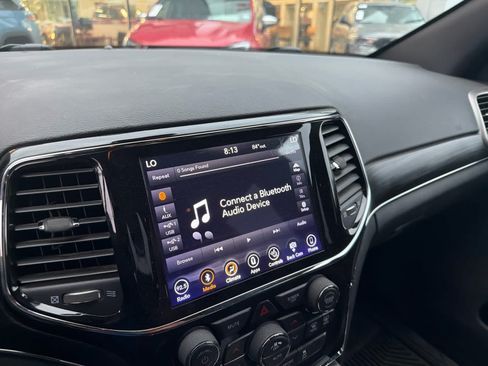 Used 2019 Jeep Grand Cherokee Limited w/ Trailer Tow Group IV AWD/4WD image 11