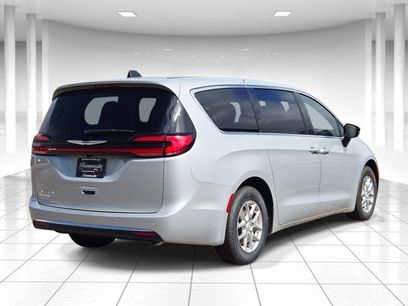 New 2026 Chrysler Pacifica Select
