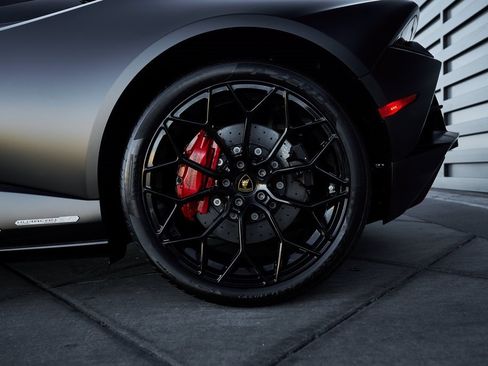 Used 2024 Lamborghini Huracan EVO image 19