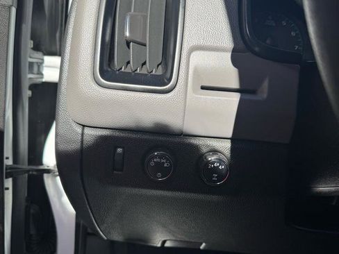 Used 2018 Chevrolet Colorado W/T AWD/4WD image 8