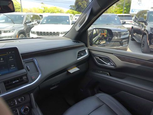 Used 2023 Chevrolet Tahoe Z71 w/ Z71 Off-Road Package AWD/4WD image 29