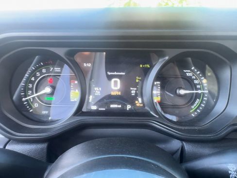 Used 2025 Jeep Wrangler Unlimited Sahara AWD/4WD image 16