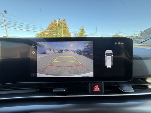 Used 2025 Kia Carnival FWD image 16