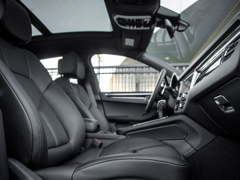 Certified 2026 Porsche Macan image 37