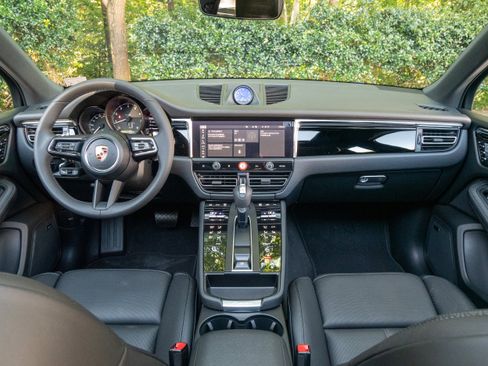 New 2026 Porsche Macan image 21