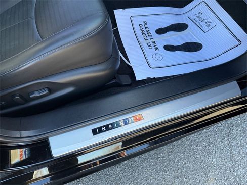 Used 2019 INFINITI Q70 Luxe w/ Sport Package image 17