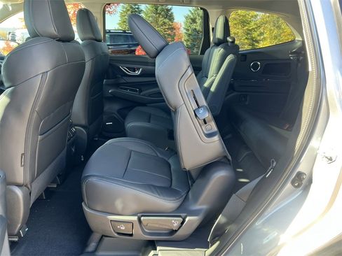 New 2025 Subaru Ascent Limited image 6