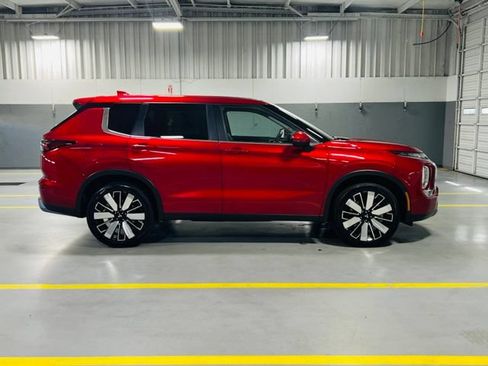 Used 2025 Mitsubishi Outlander SE FWD image 21