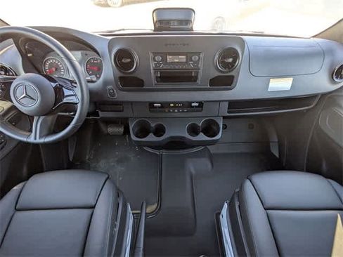 Used 2025 Mercedes-Benz Sprinter 2500 image 15