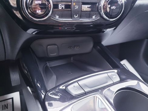 Used 2025 Chevrolet Trax RS w/ Sunroof Package image 27