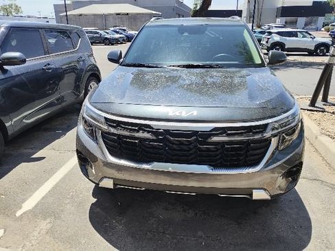 Certified 2025 Kia Seltos EX w/ EX Sunroof Package FWD image 6