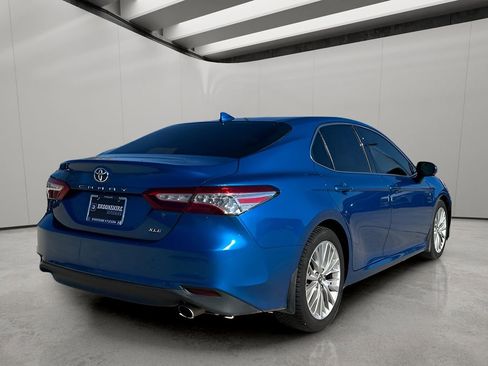 Used 2019 Toyota Camry XLE FWD image 4