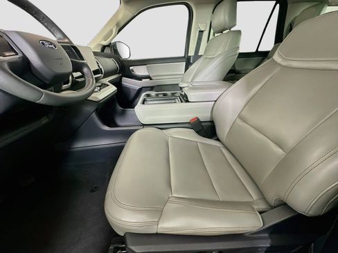 Used 2025 Ford Expedition Active AWD/4WD image 13
