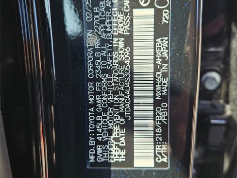 Used 2025 Toyota Prius LE image 30