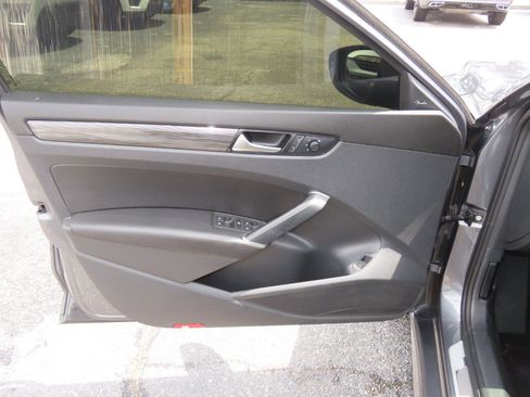 Used 2021 Volkswagen Passat 2.0T R-Line image 24