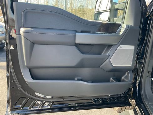 New 2026 Ford F250 Lariat w/ Chrome Package image 17