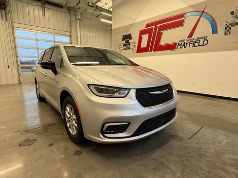New 2026 Chrysler Pacifica Select FWD image 1