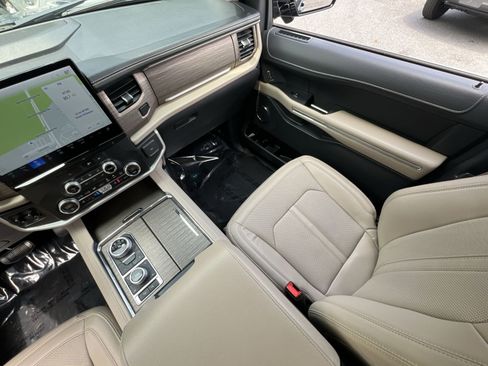 Used 2023 Ford Expedition Limited AWD/4WD image 14