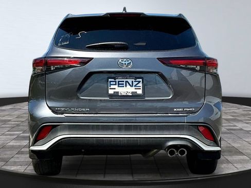 Used 2024 Toyota Highlander XSE AWD/4WD image 5