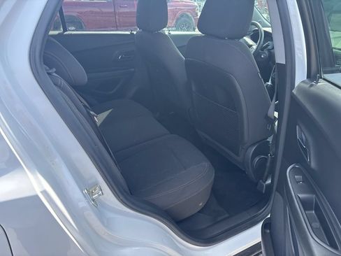 Used 2021 Chevrolet Trax LS w/ Tint and Cruise Package AWD/4WD image 10