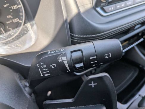 Used 2024 Nissan Rogue SV AWD/4WD image 25