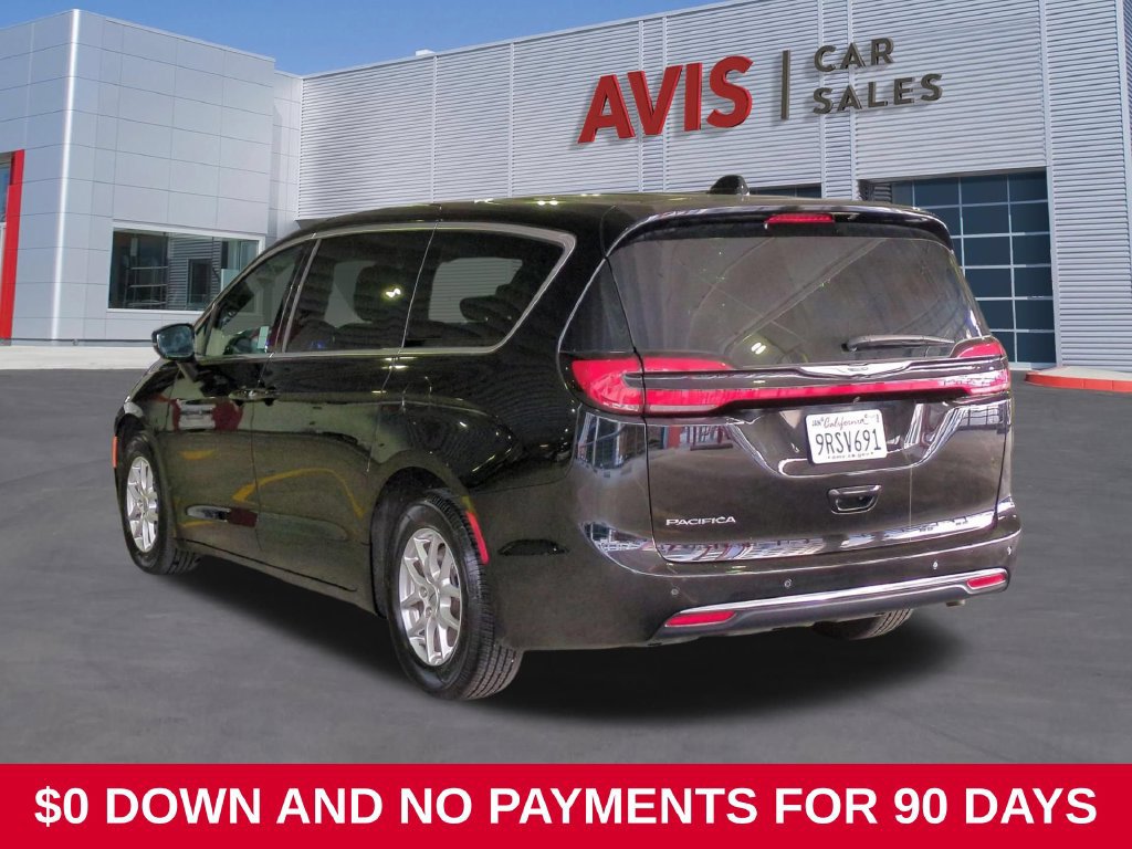 Used 2025 Chrysler Pacifica Select FWD image 9