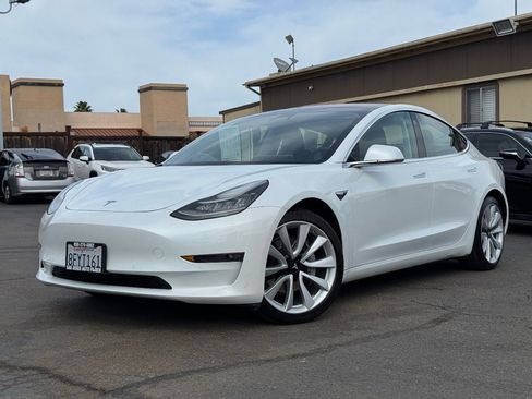 Used 2018 Tesla Model 3 Long Range image 2