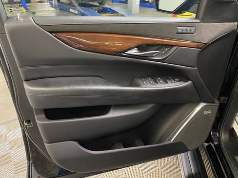 Used 2019 Cadillac Escalade Premium Luxury image 10