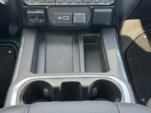 Used 2022 GMC Sierra 1500 AT4 w/ AT4 Preferred Package image 7