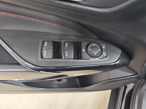 Certified 2025 Chevrolet Trax RS w/ Sunroof Package FWD image 32