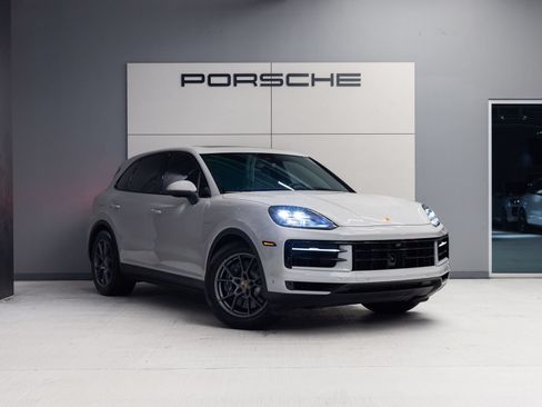 Certified 2025 Porsche Cayenne E-Hybrid AWD/4WD image 9