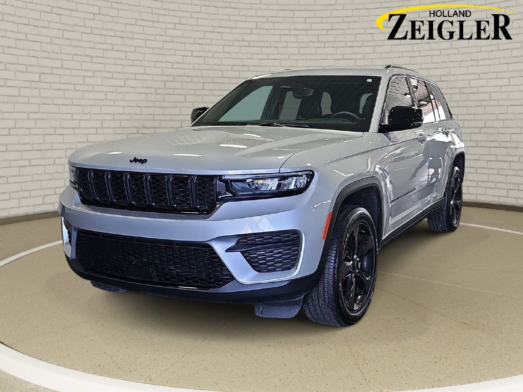 Used 2023 Jeep Grand Cherokee Altitude AWD/4WD image 1