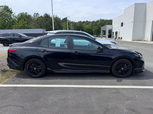 Used 2025 Toyota Camry SE w/ Convenience Package image 8