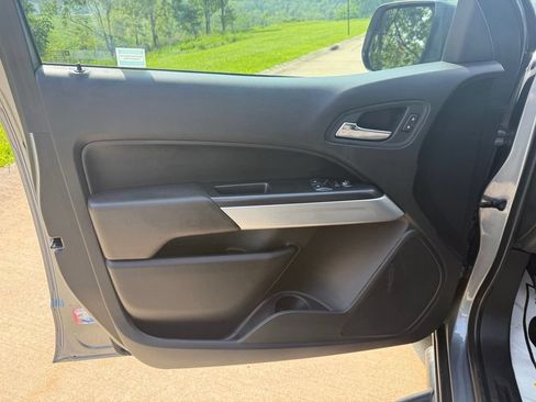 Used 2022 Chevrolet Colorado LT w/ Redline Special Edition AWD/4WD image 24