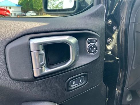 Used 2023 Jeep Wrangler Unlimited Sahara w/ Cold Weather Group AWD/4WD image 18