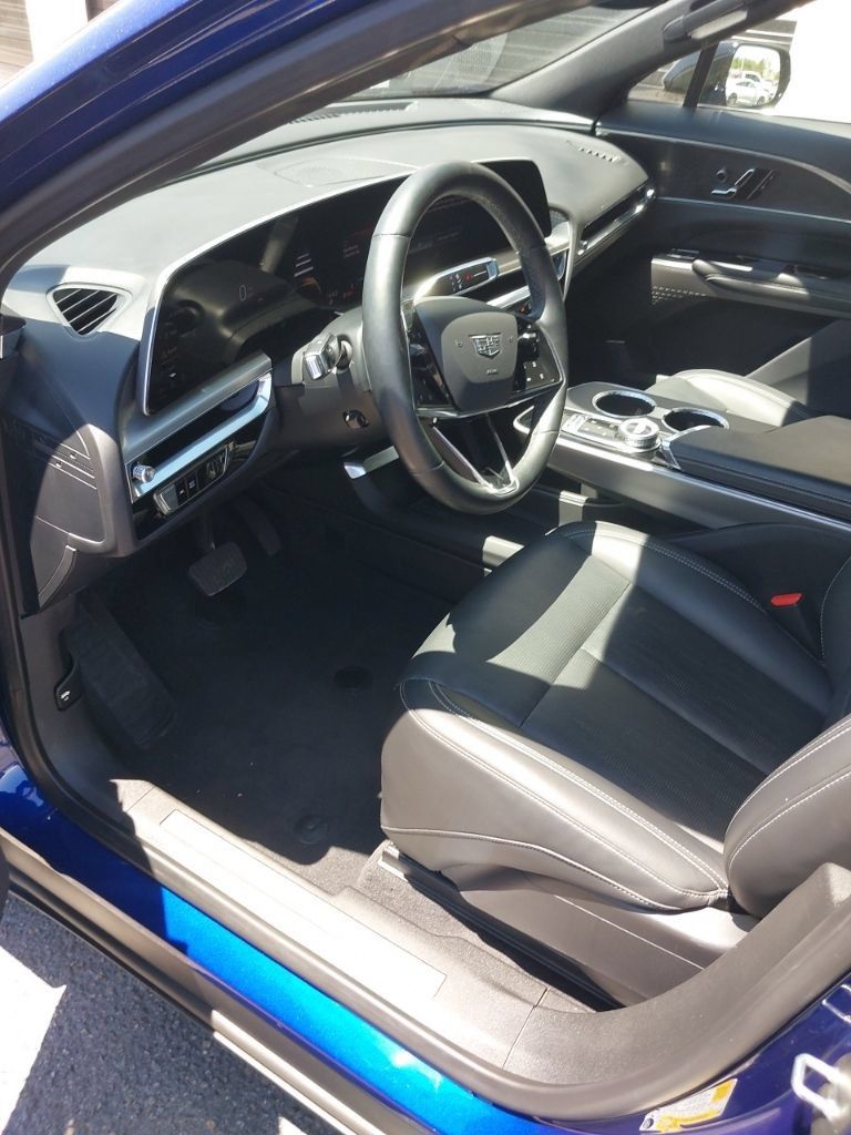 Used 2024 Cadillac Lyriq Luxury RWD image 6