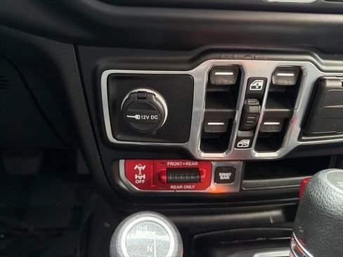 Used 2020 Jeep Wrangler Unlimited Rubicon w/ Dual Top Group AWD/4WD image 30