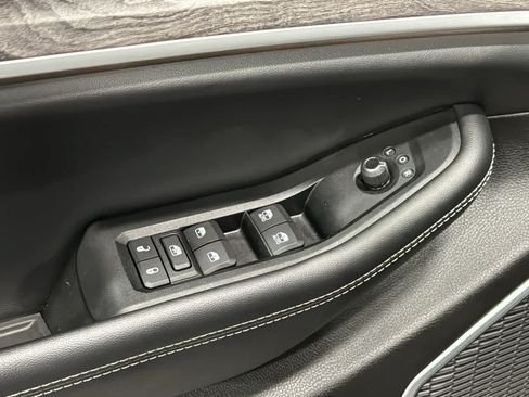 Used 2023 Jeep Grand Cherokee 4WD 4xe image 23