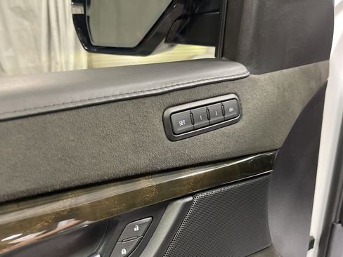 Used 2019 Cadillac Escalade Platinum AWD/4WD image 29